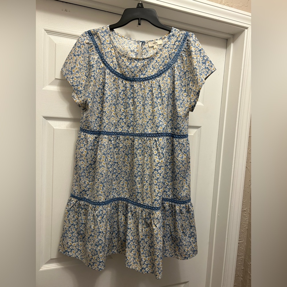 Entro Blue and Cream Floral Shift Dress
